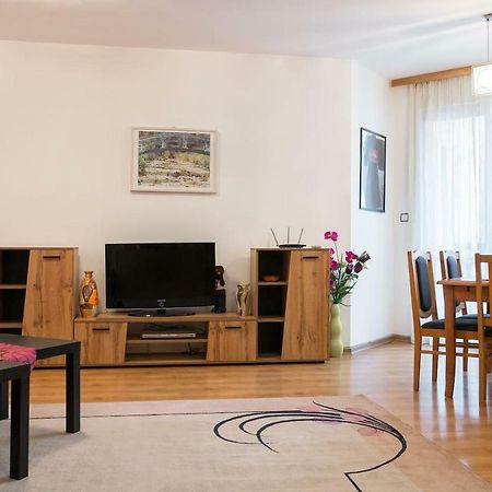 Glorious - 2-Bedroom Apartment Near Youth Hill By Flat Mаnager Plovdiv Esterno foto