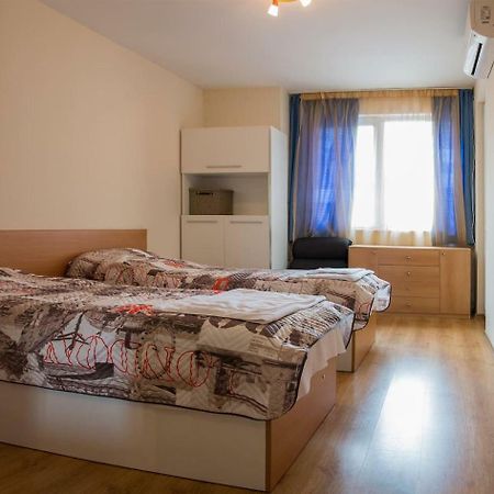 Glorious - 2-Bedroom Apartment Near Youth Hill By Flat Mаnager Plovdiv Esterno foto